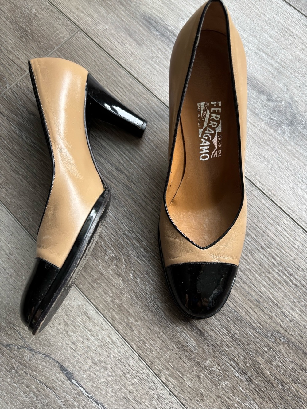 Salvatore Ferragamo Beige Leather Pumps cap Black Toe 8